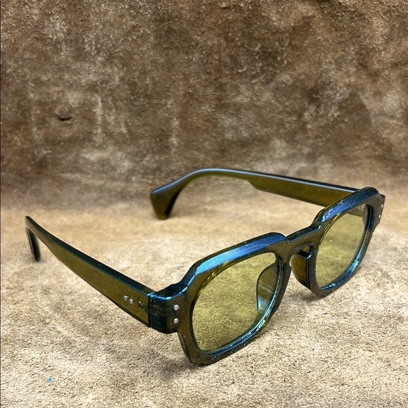 City Girl Vintage Style Green Transparent Frame Sunglasses - Picture 8 of 9